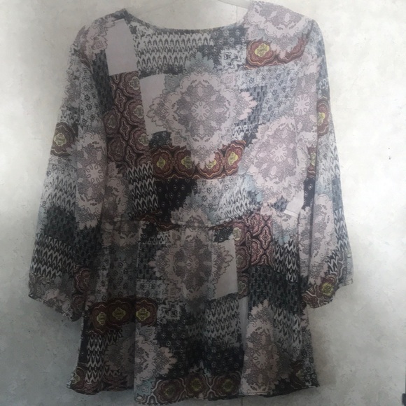 Floral Patchwork V Neck Women's Top size XL - Picture 7 of 8